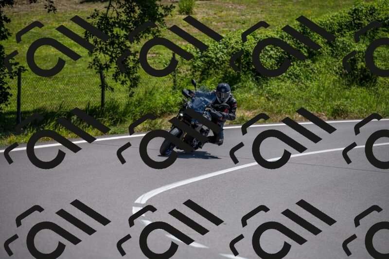 202505241316-M22_5674_m2_