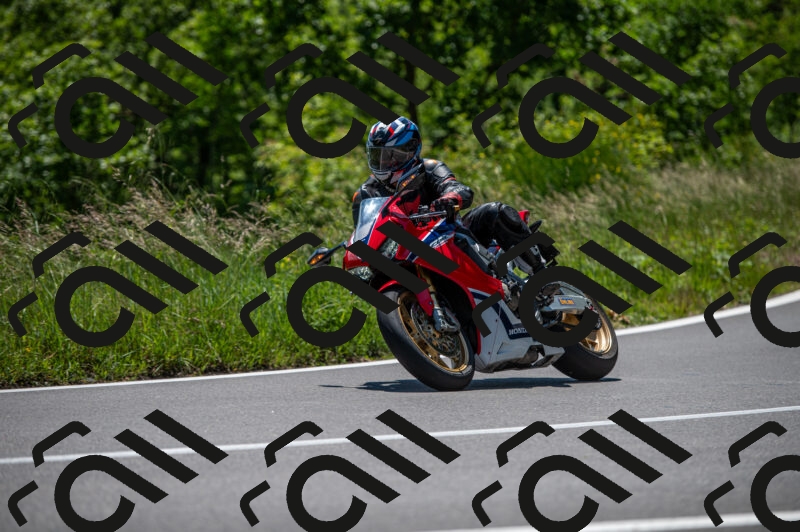 202505241329-M22_5704_m2_