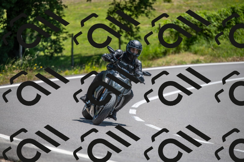 202505241330-M22_5709_m2_