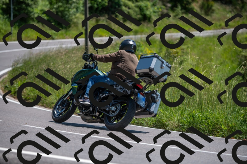 202505241350-M22_5786_m2_