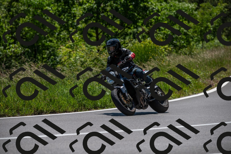 202505241400-M22_5806_m2_