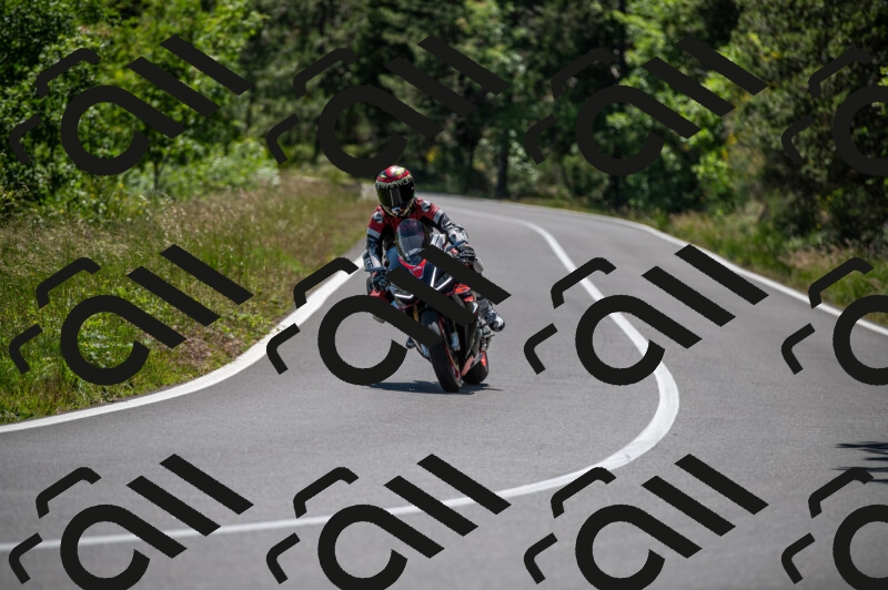 202505241421-M22_5945_m2_