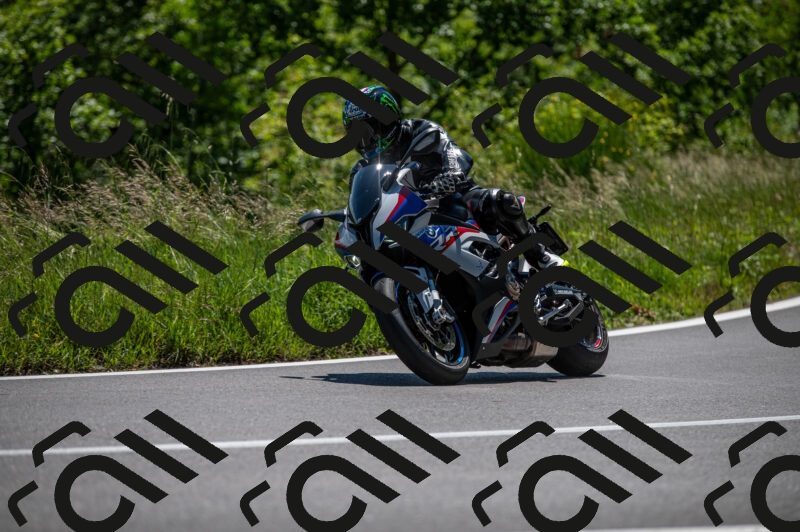 202505241423-M22_5962_m2_