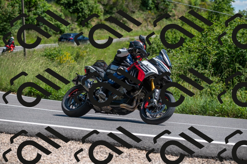 202505241500-M22_6243_m2_