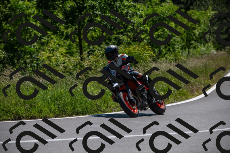 202505241501-M22_6251_m2_