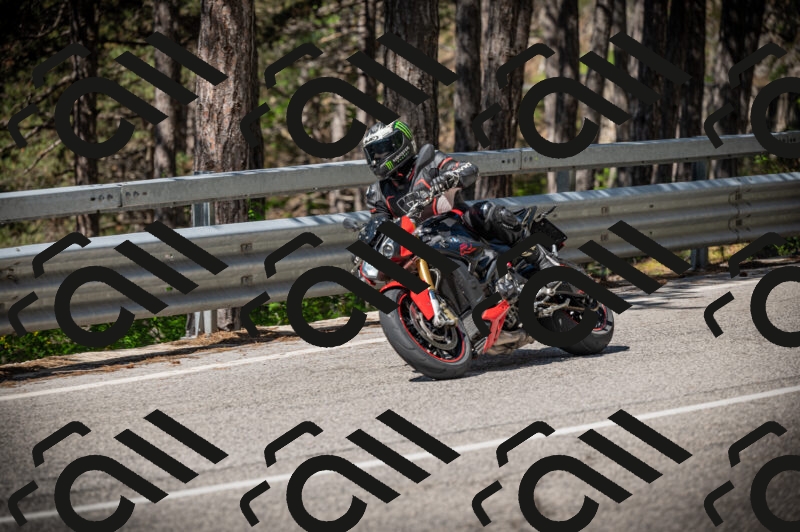 20250525103910-Z62_2075_am_