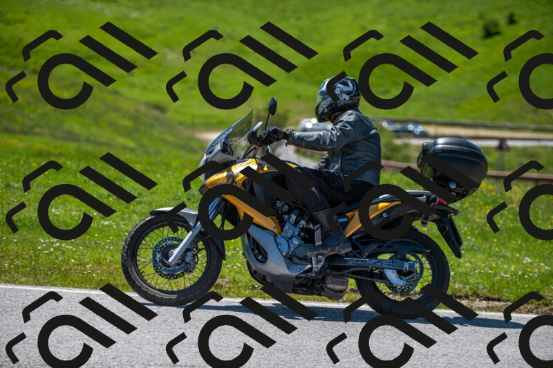 202505251200-M22_6874_m2_