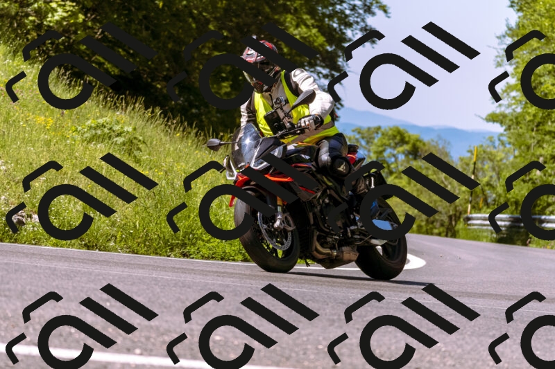 202506011045_DSC6300_d1_