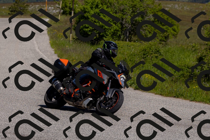 202506011105-_04A8323_c3_