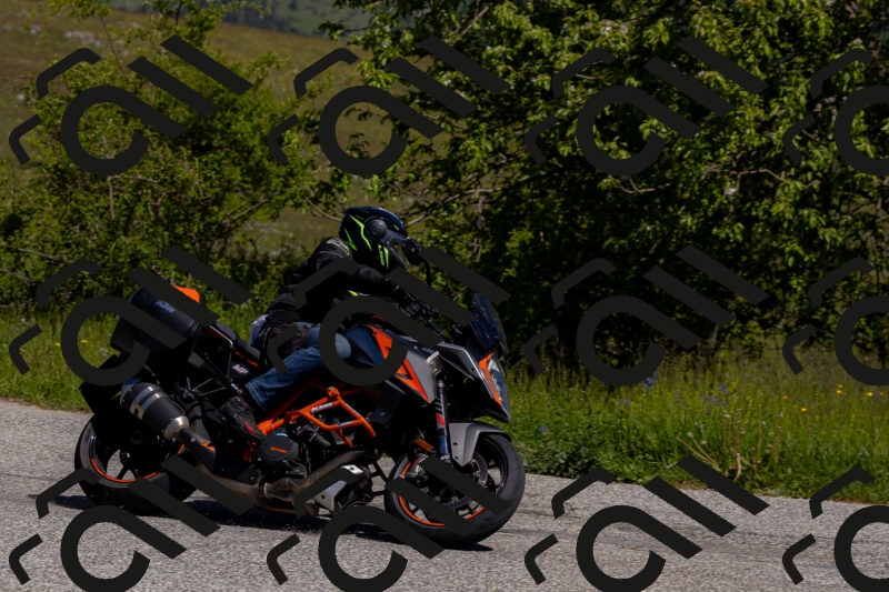 202506011105-_04A8324_c3_