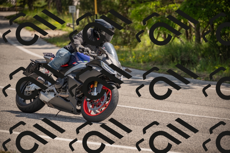 20250607103440-_Z626928_am_