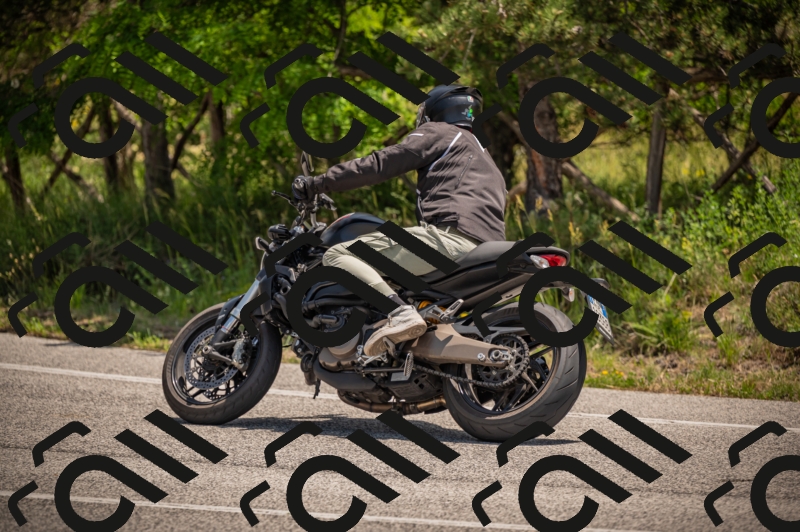 20250607121404-_Z627828_am_