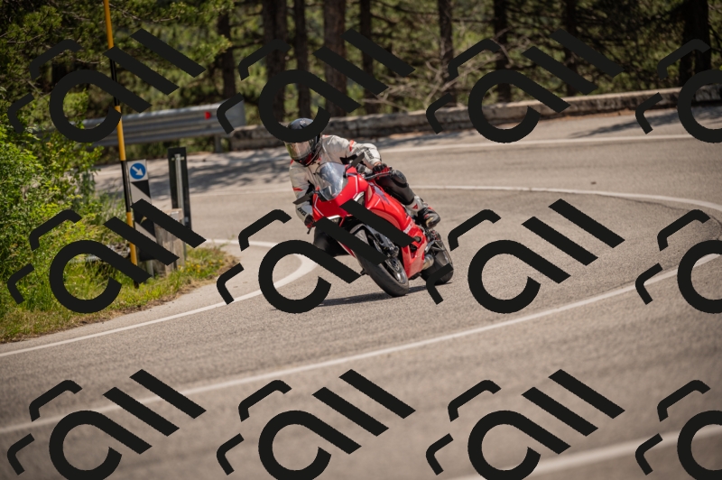 20250607121546-_Z627839_am_