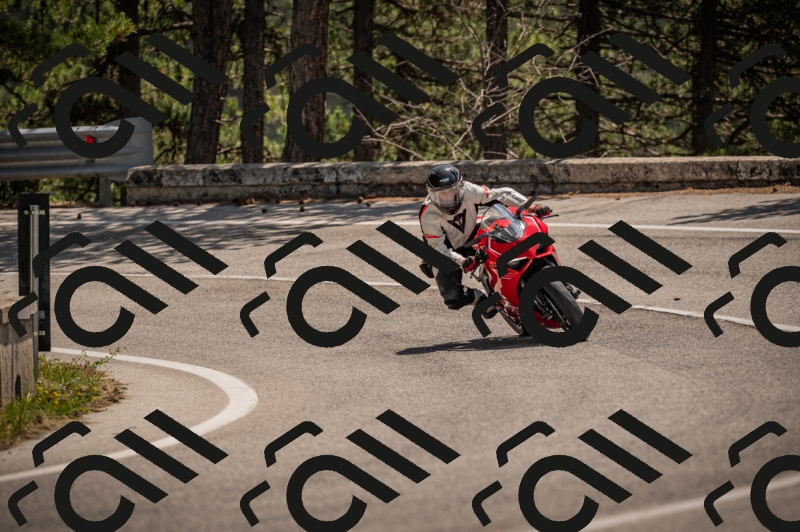 20250607122607-_Z627890_am_