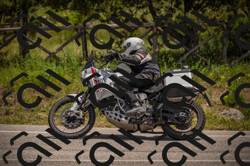 20250607125240-_Z628055_am_