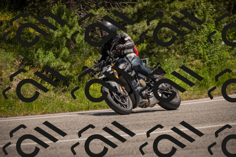 20250607125926-_Z628121_am_