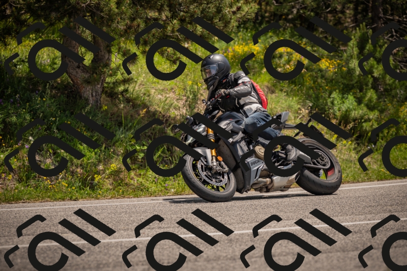 20250607125927-_Z628122_am_