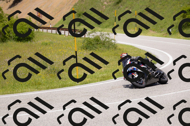 202506071326-_04A9768_c3_