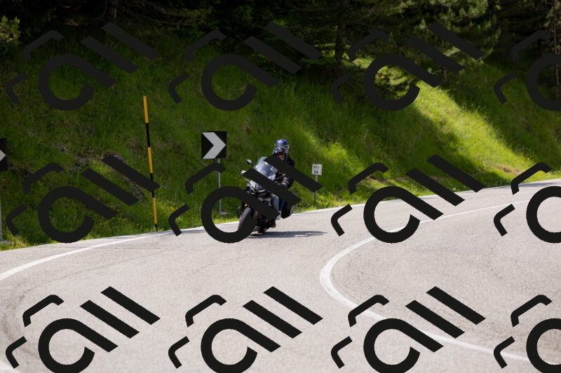 202506071326-_04A9787_c3_