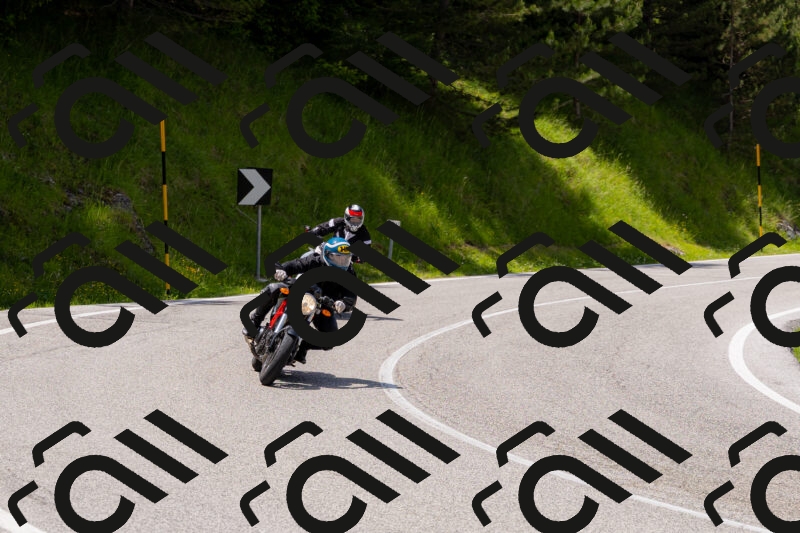 202506071329-_04A9806_c3_