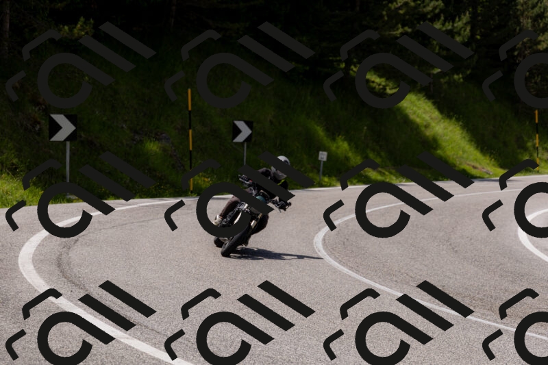 202506071329-_04A9810_c3_