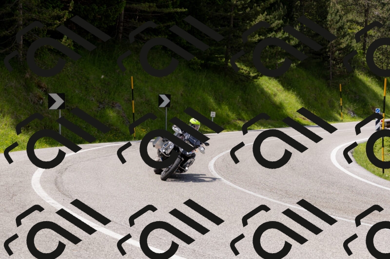 202506071332-_04A9817_c3_