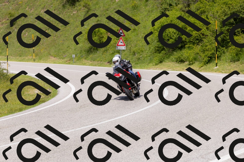 202506071336-_04A9842_c3_