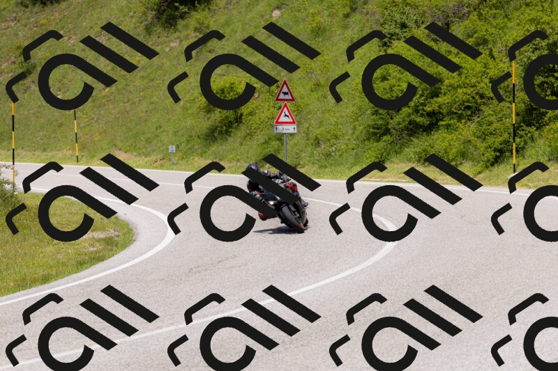 202506071340-_04A9846_c3_