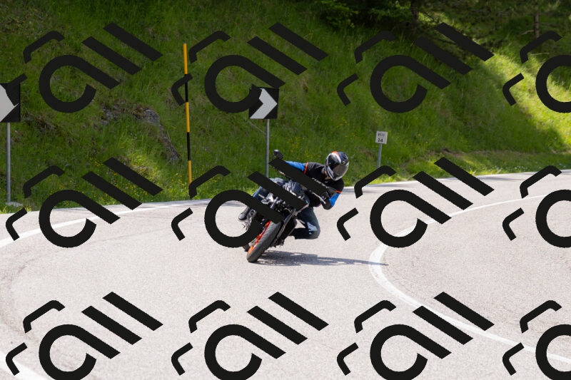 202506071343-_04A9867_c3_