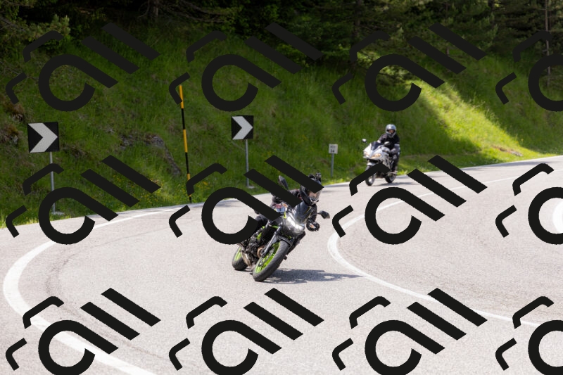 202506071345-_04A9881_c3_