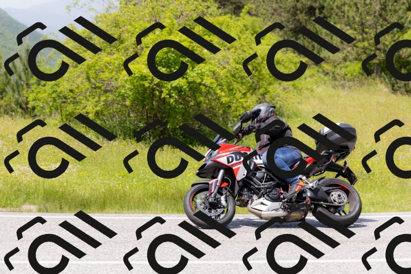 202506071350-_04A9888_c3_