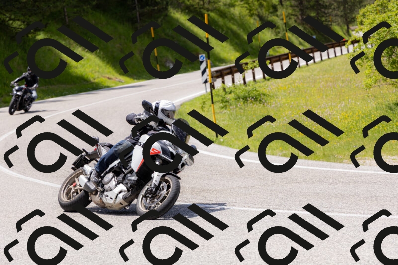 202506071351-_04A9893_c3_