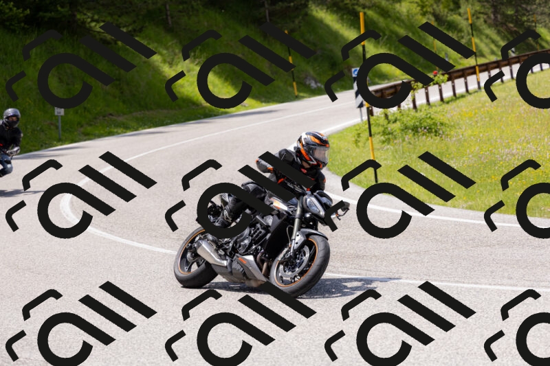 202506071351-_04A9894_c3_