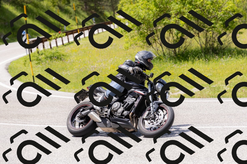 202506071351-_04A9897_c3_