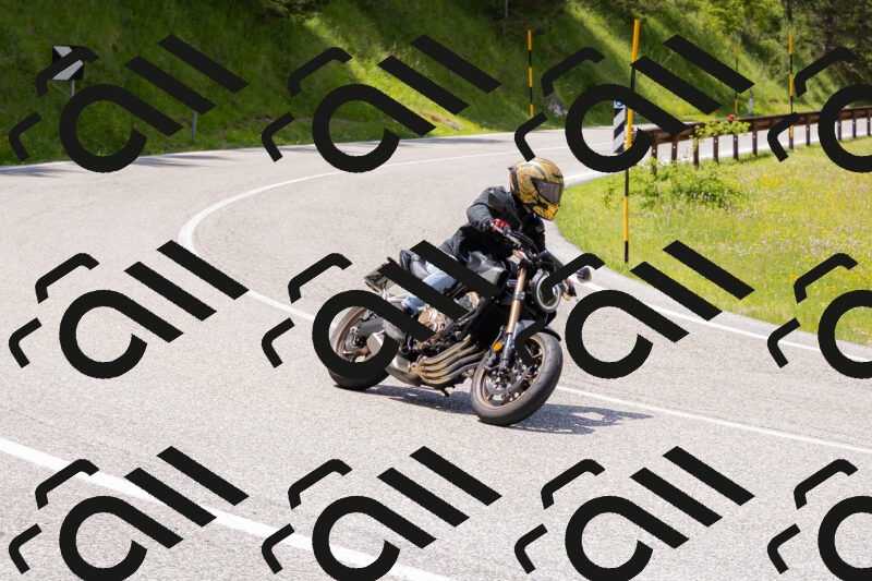 202506071354-_04A9899_c3_