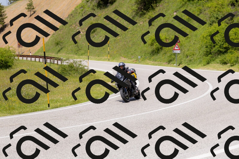 202506071358-_04A9909_c3_