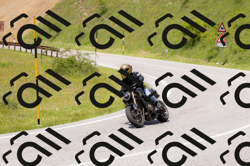 202506071400-_04A9924_c3_