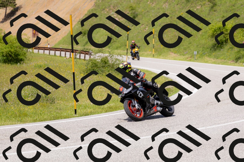 202506071403-_04A9929_c3_