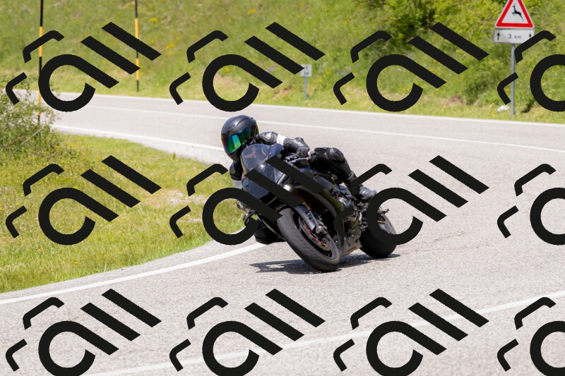 202506071403-_04A9937_c3_