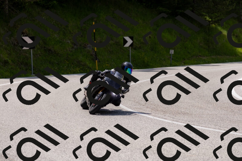 202506071404-_04A9944_c3_