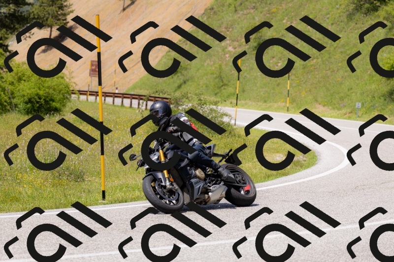 202506071407-_04A9959_c3_