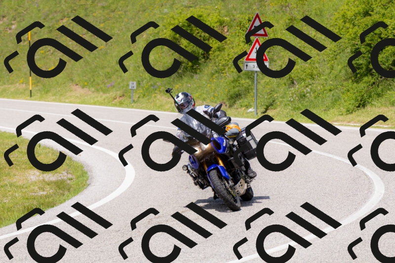 202506071407-_04A9964_c3_