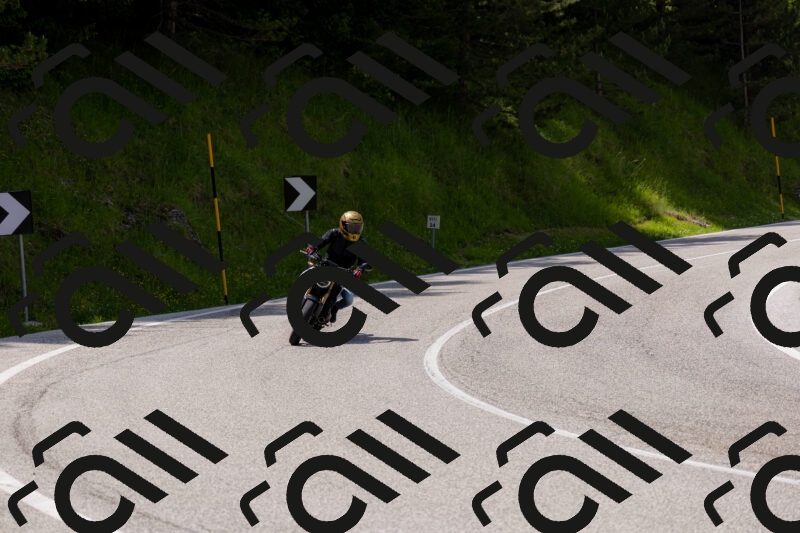 202506071408-_04A9968_c3_