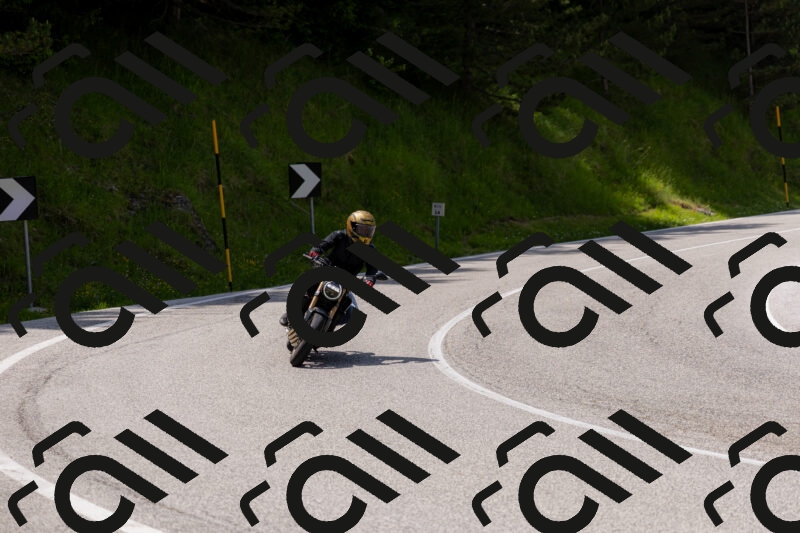 202506071408-_04A9969_c3_