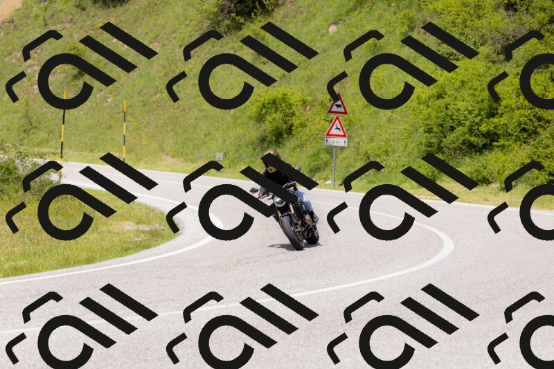 202506071409-_04A9974_c3_