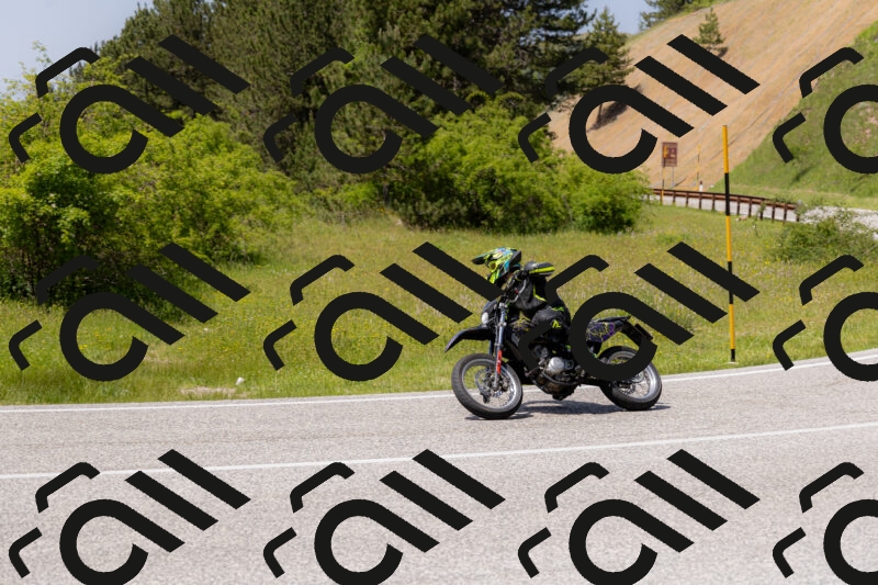 202506071427-_04A0037_c3_