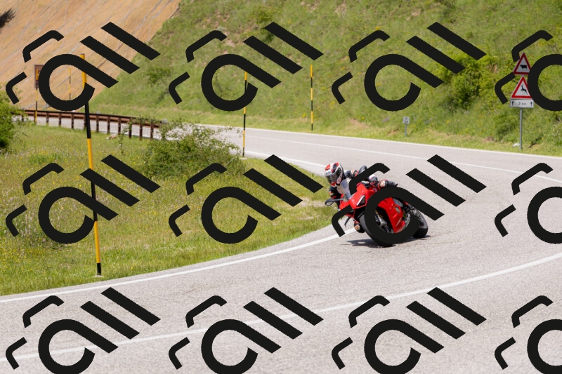 202506071429-_04A0045_c3_