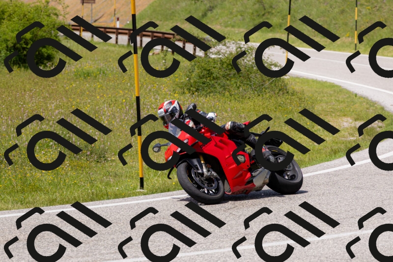 202506071429-_04A0046_c3_