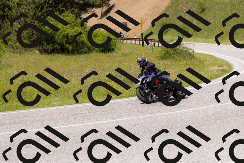 202506071435-_04A0052_c3_