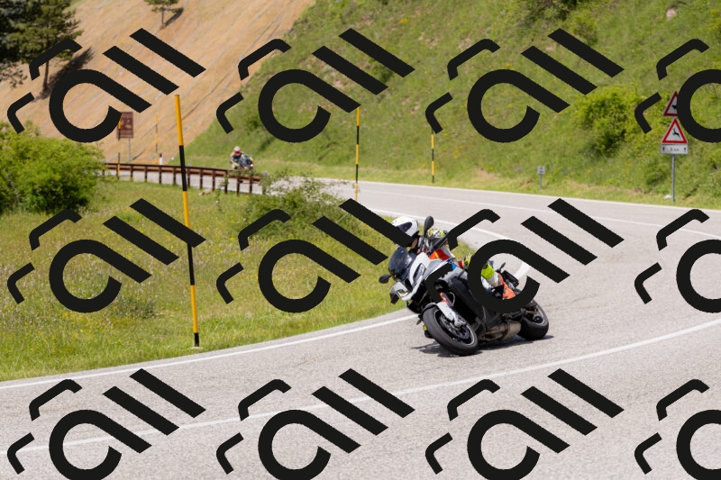 202506071438-_04A0068_c3_